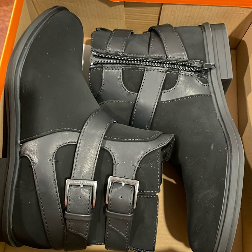 Brand new rocket dog boots